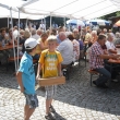 Phillipp Stoeckl und Simon Wochinger_Pfarrfest St. Johannes Landau_Losverkaeufer [640x480].jpg