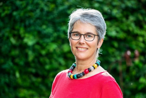 BarbaraKnieling_Foto_Kirsten Oborny_6-2020_klein.jpg